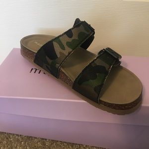 Brand new camo madden girl size 7